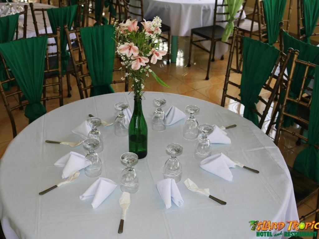 Island Tropic Hotel And Restaurant Alaminos Esterno foto