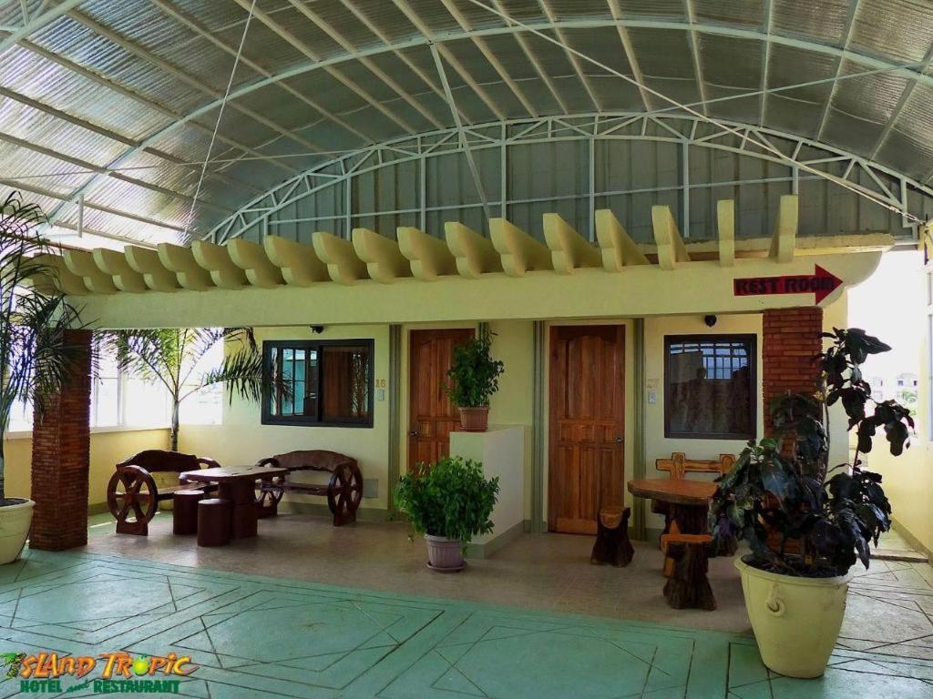 Island Tropic Hotel And Restaurant Alaminos Esterno foto